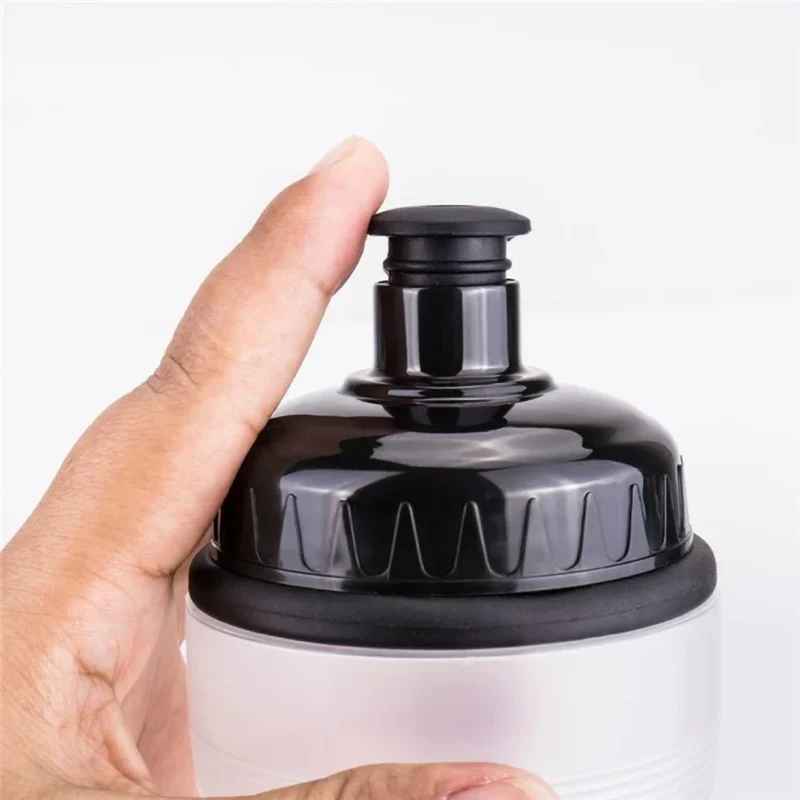 Trinkflasche 750 ml, passend für Fahrrad-Flaschenhalterungen, extra dichter Verschluss, ergonomisches Design