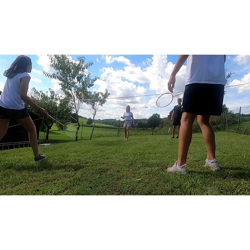 Badmintonset 8tlg. - Schläger, Bälle, Netz mit Pfosten und Tasche, für den In- und Outdoorbereich