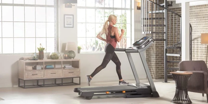 NordicTrack T-Serie: Laufband mit Steigung, Bluetooth, 136 kg Traglast